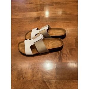 Woman’s Axxioixi sandal slides